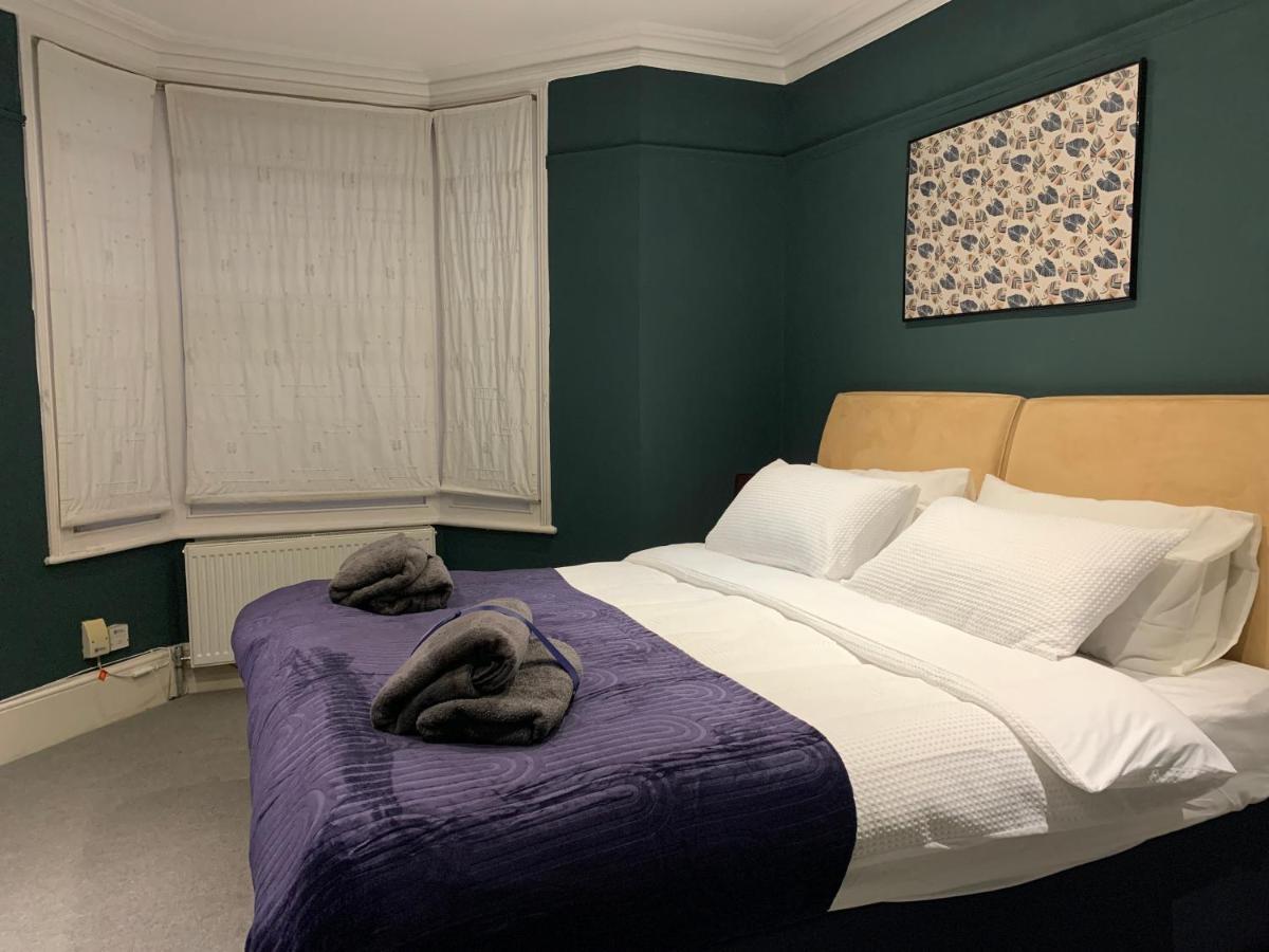 Appartement 2 Bedrooms With Private Garden Walking Distance To Underground Ideal For Families Londen