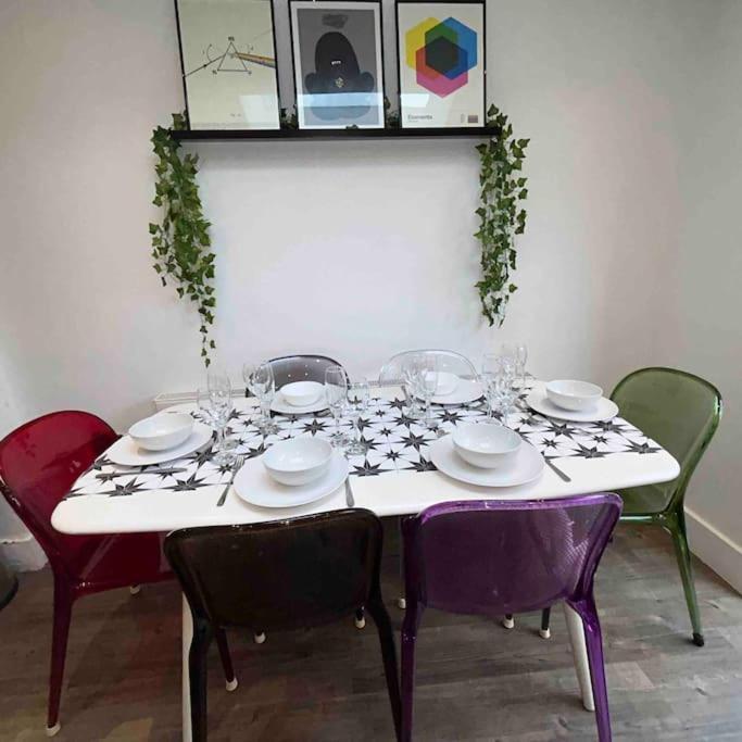 2 Bedrooms With Private Garden Walking Distance To Underground Ideal For Families Appartement