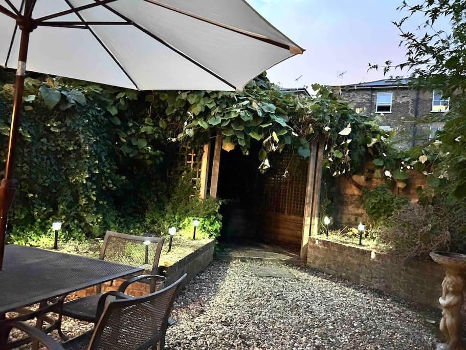 Appartement 2 Bedrooms With Private Garden Walking Distance To Underground Ideal For Families
