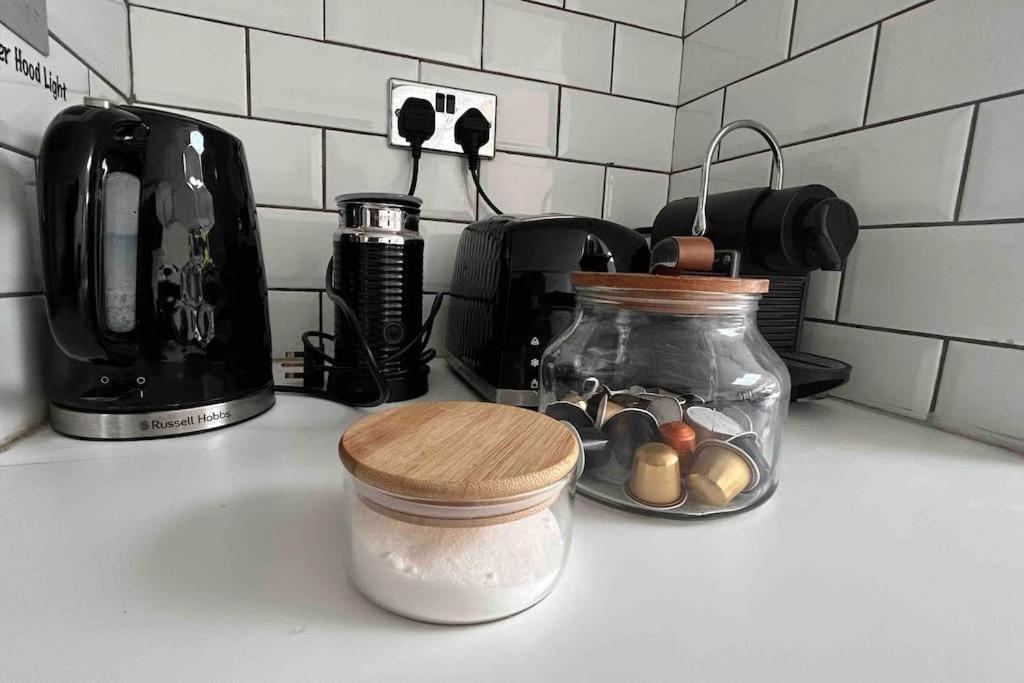 Appartement 2 Bedrooms With Private Garden Walking Distance To Underground Ideal For Families Londen