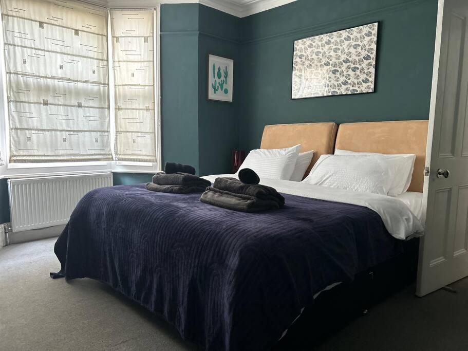 Appartement 2 Bedrooms With Private Garden Walking Distance To Underground Ideal For Families