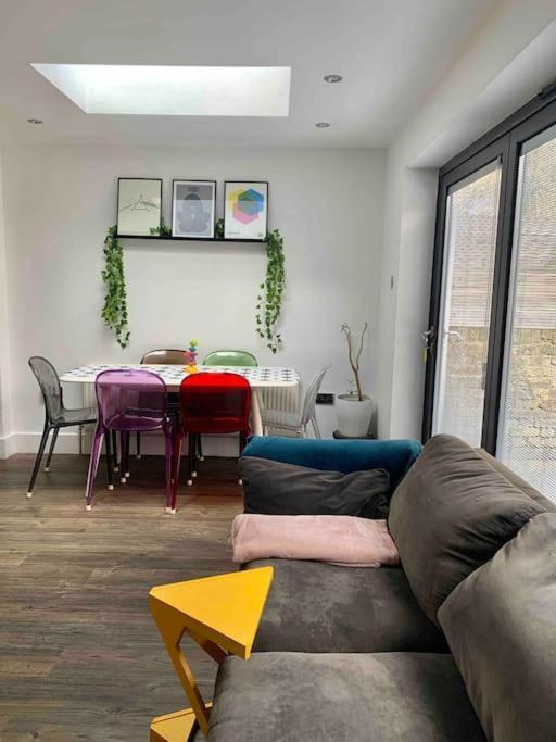 2 Bedrooms With Private Garden Walking Distance To Underground Ideal For Families Appartement