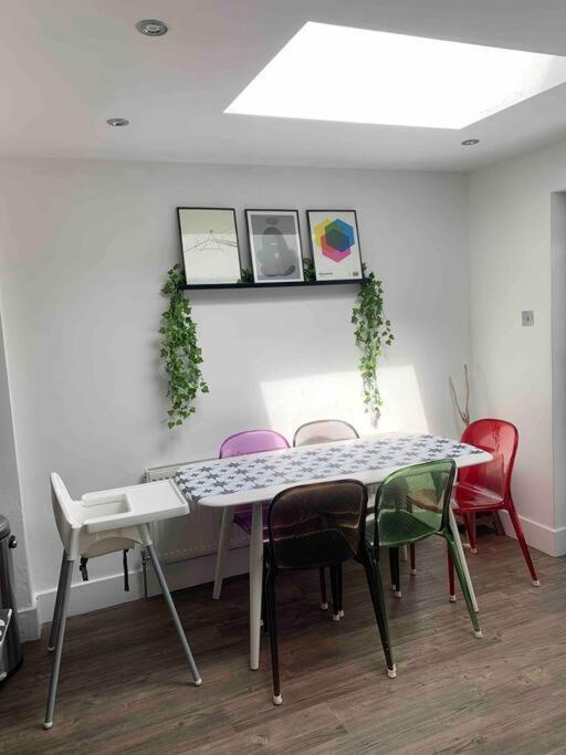 2 Bedrooms With Private Garden Walking Distance To Underground Ideal For Families Appartement