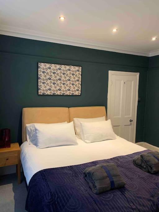 Appartement 2 Bedrooms With Private Garden Walking Distance To Underground Ideal For Families Londen
