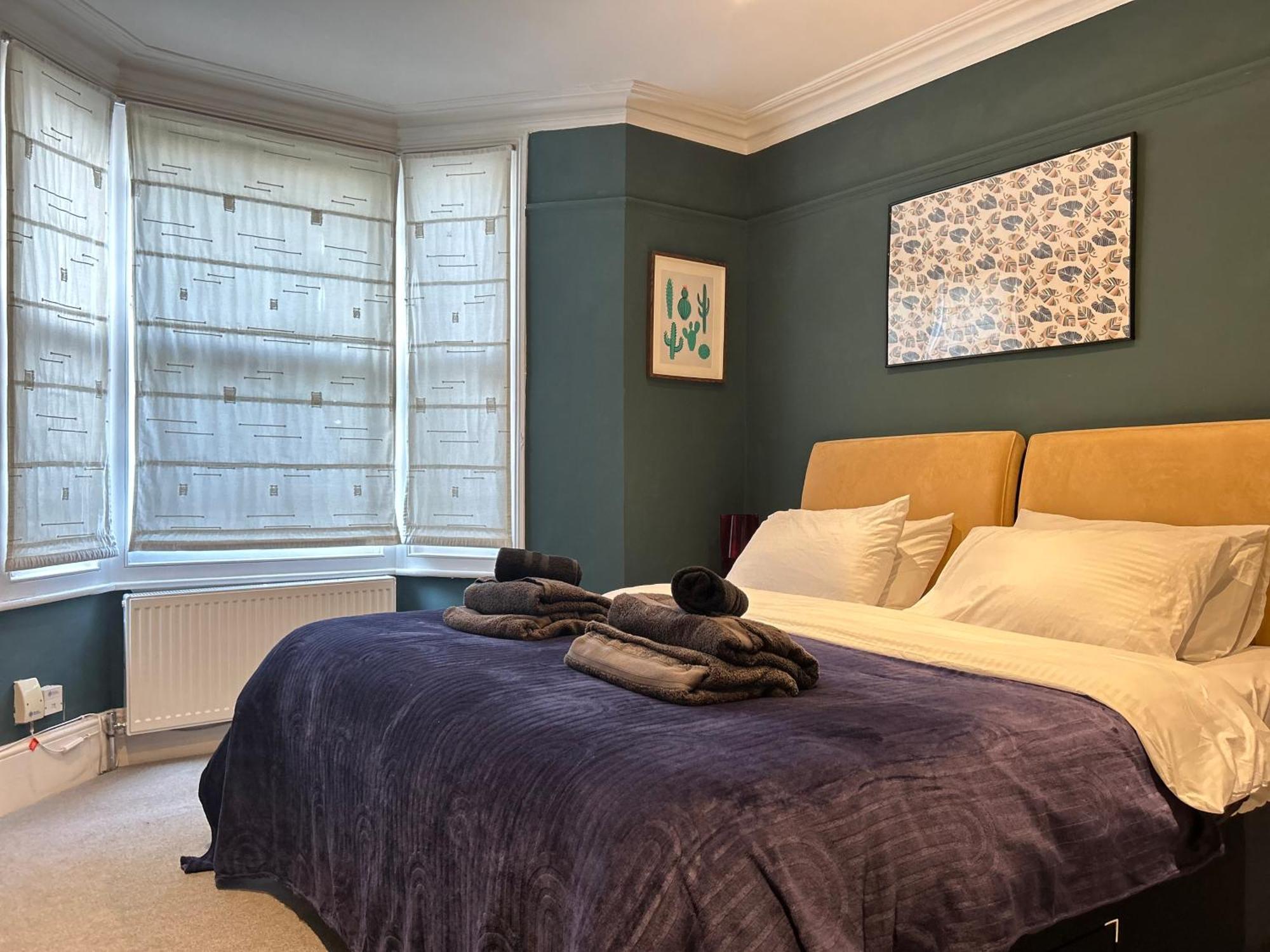 2 Bedrooms With Private Garden Walking Distance To Underground Ideal For Families Appartement