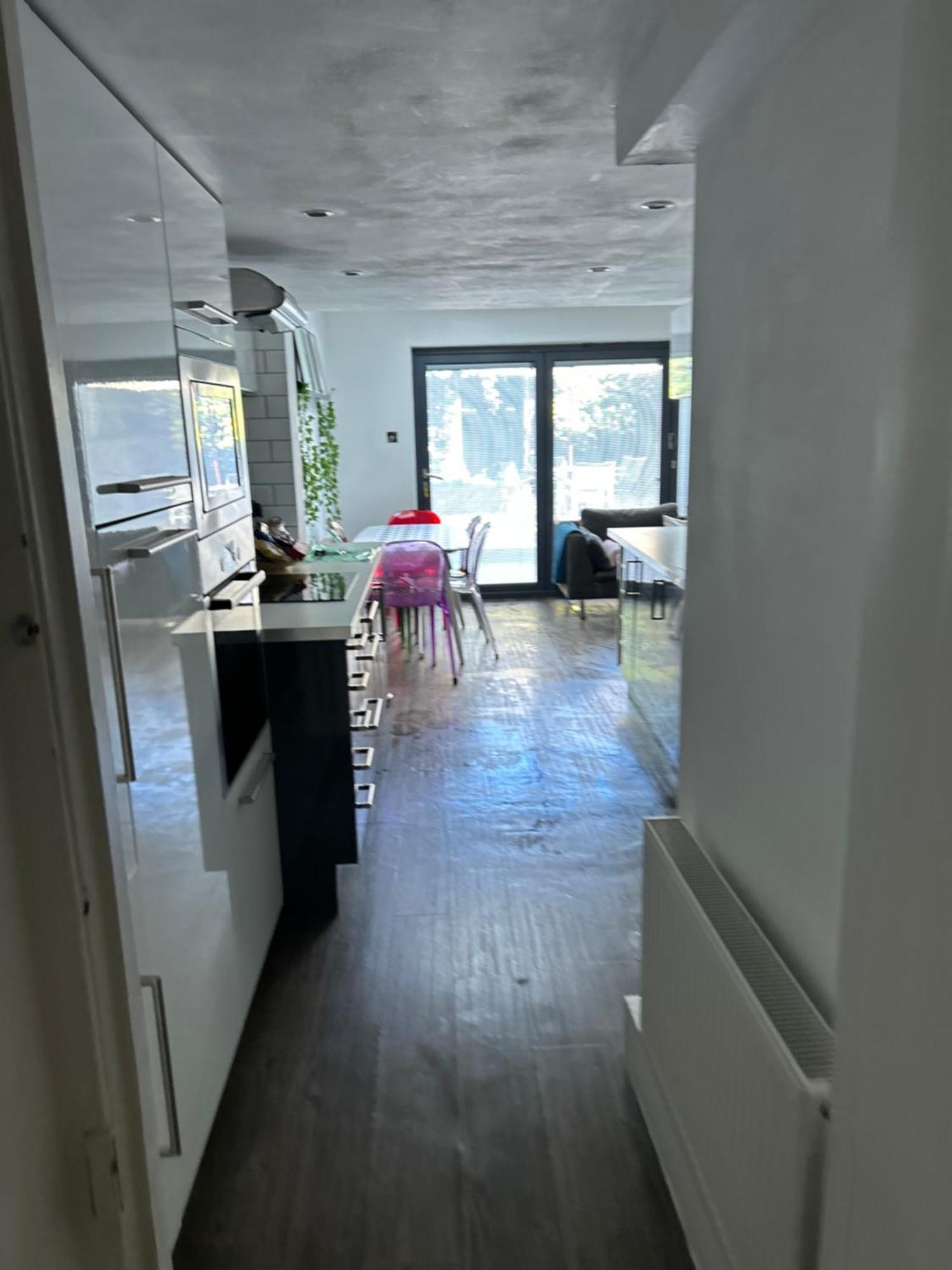 2 Bedrooms With Private Garden Walking Distance To Underground Ideal For Families Appartement *